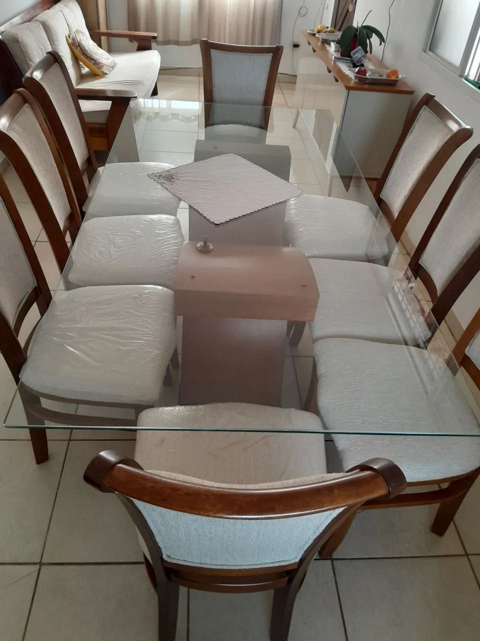 Mesa de jantar.  Pouco usada. Com 8 cadeiras  - Foto 2