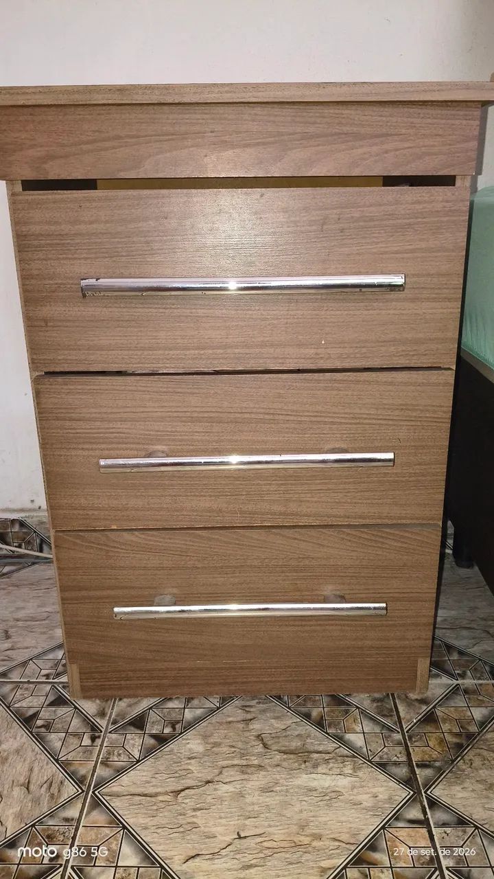 2 mesa de cabeceira 
