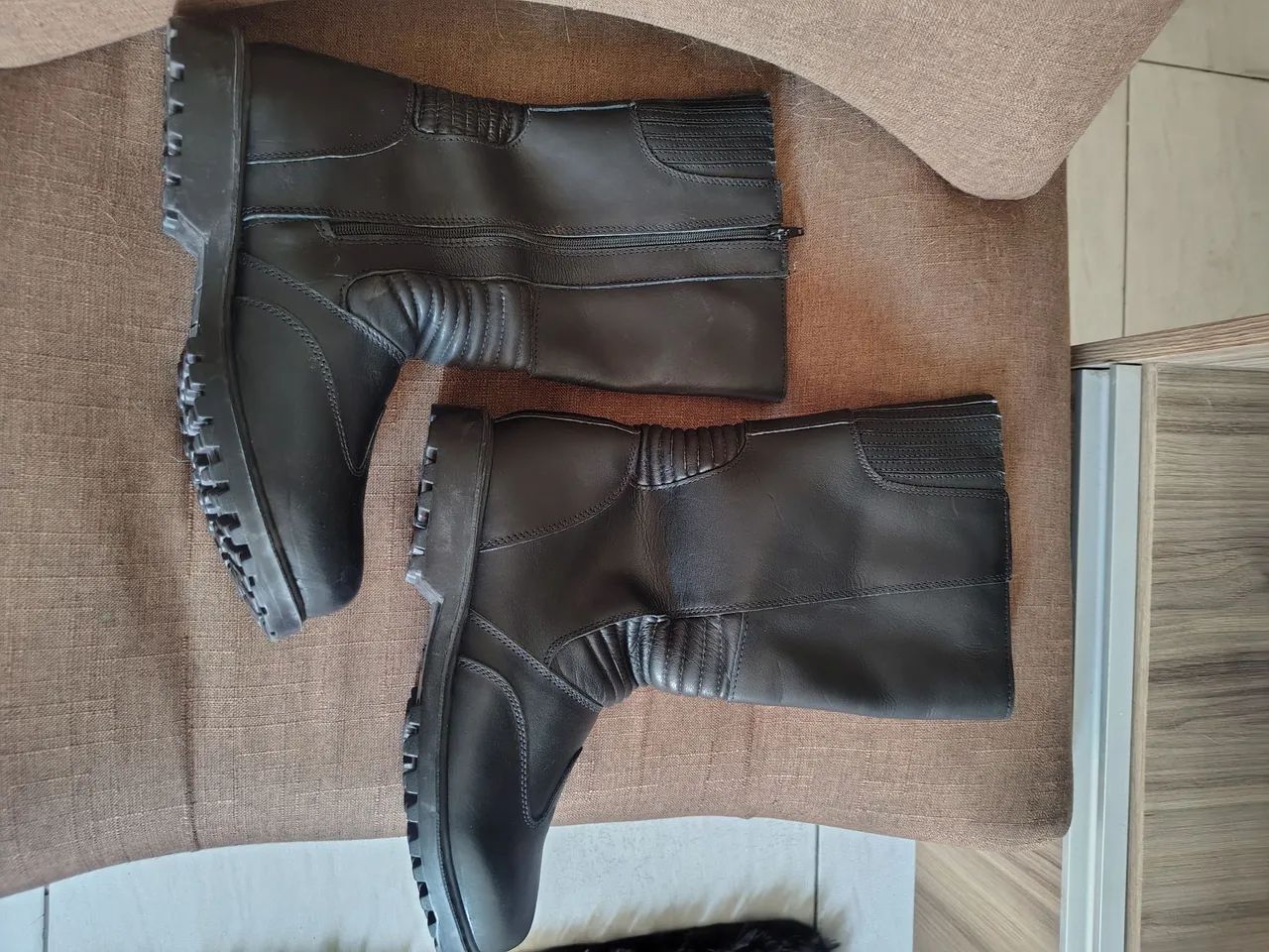 Vendo bota coturno.
