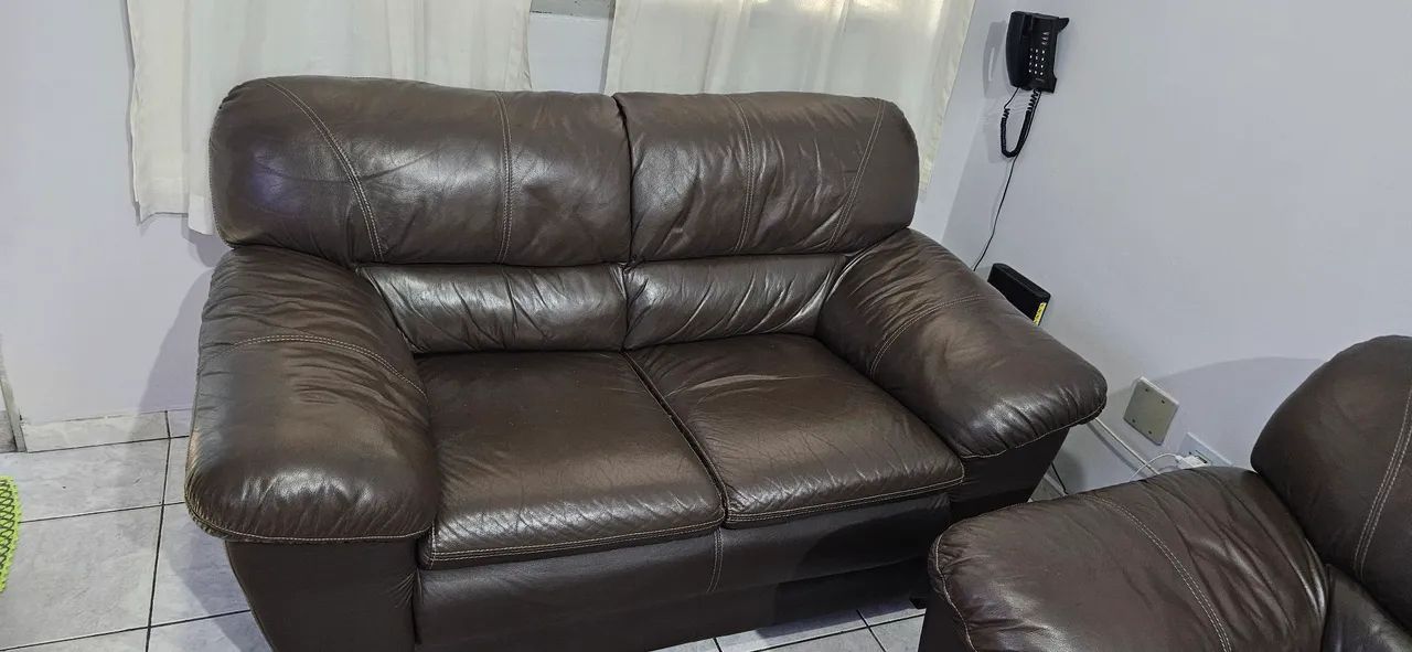 Sofá de 2 e 3 lugares em couro legítimo - Marrom - Foto 2