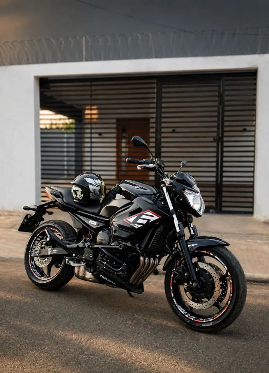 Vende se ou troco  XJ6 2015