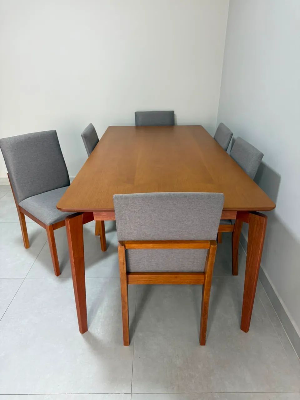 Mesa com 6 cadeiras 