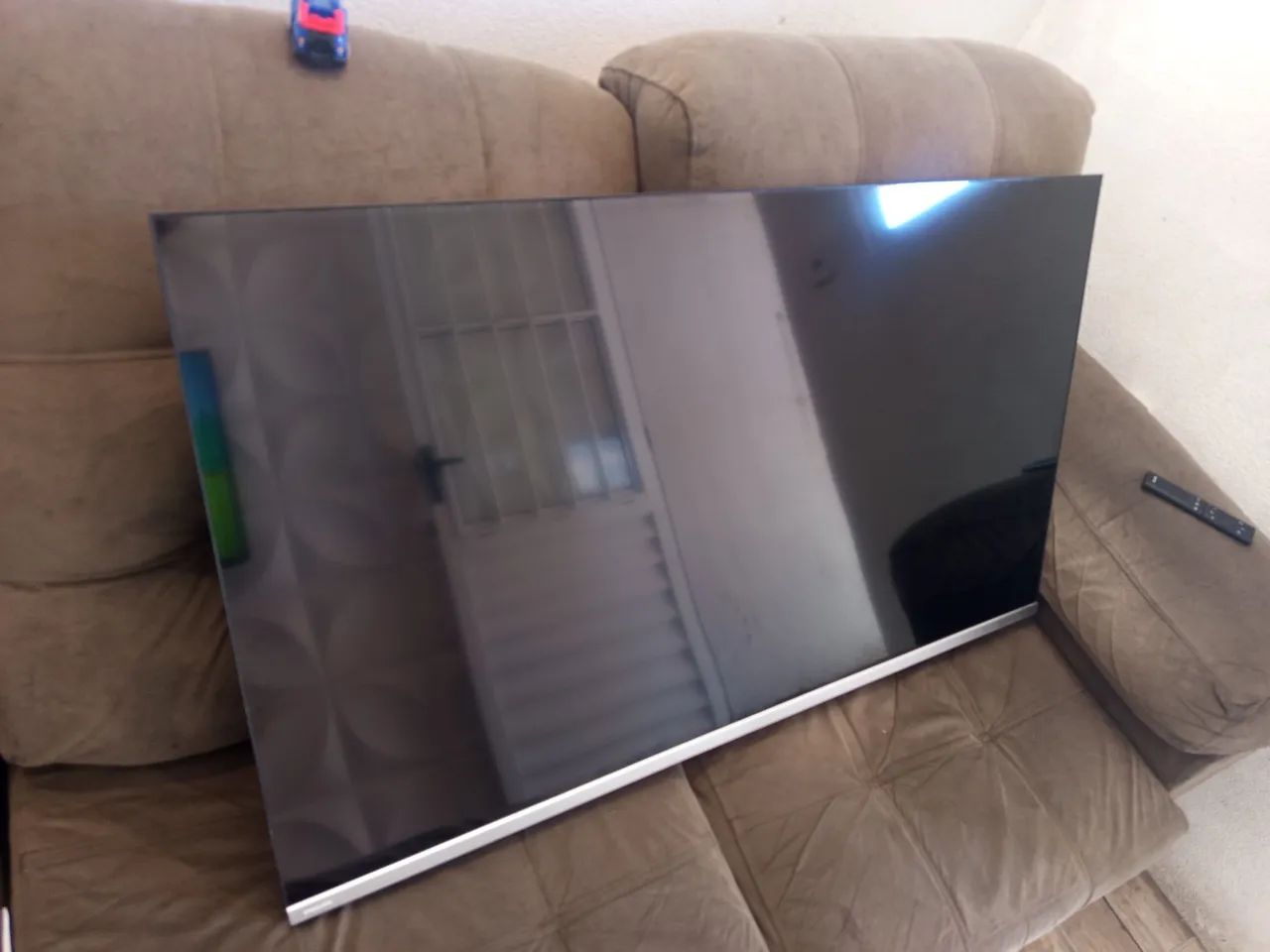 Vendo TV lê o anúncio  - Foto 5