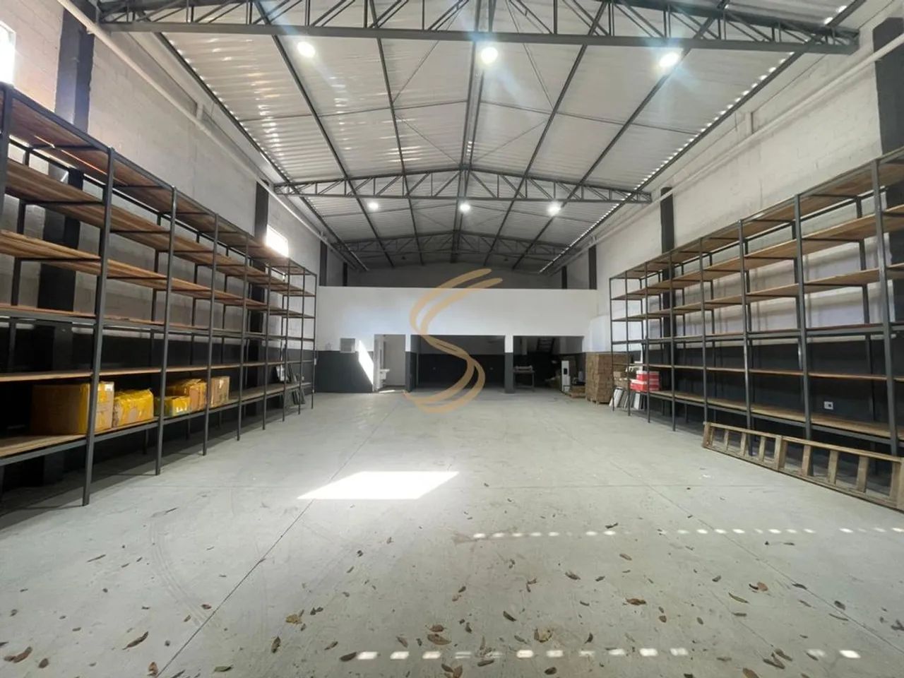 Galpão com mezanino e escritório à venda na Avenida Perimetral - Foto 3