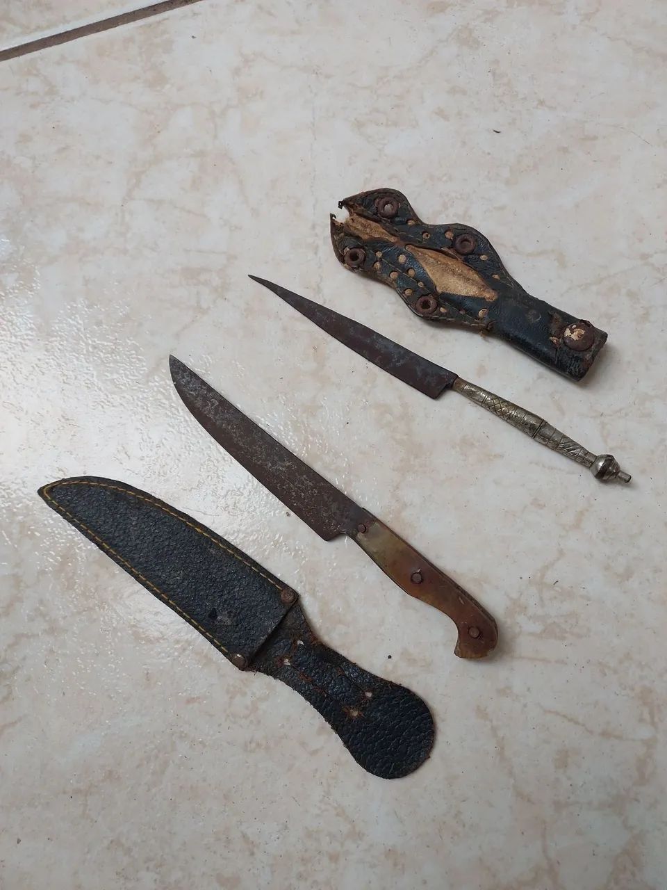 Antiguidades, punhal e mini faca. 9cm de lâmina. 
