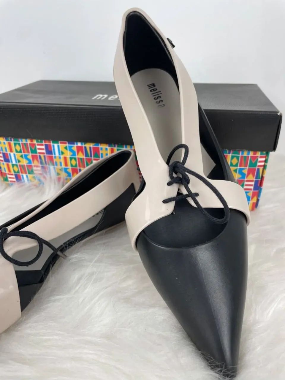 Sapatilha melissa tailoring preta e bege - Foto 2