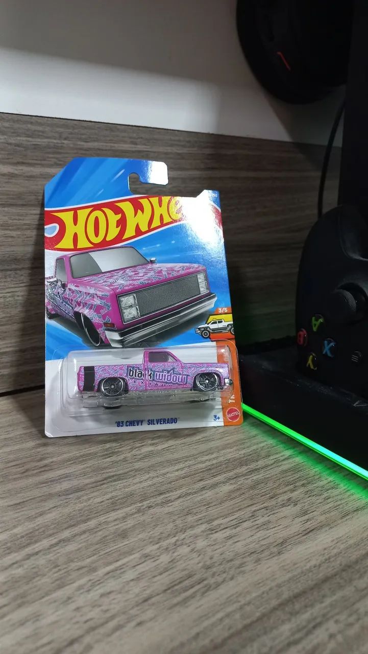 Hot wheels CHEVY  83 SILVERADO 