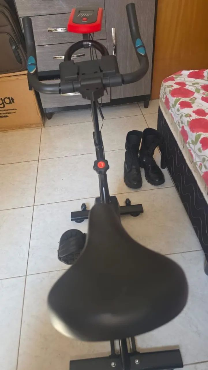 Bicicleta ergometrica semi nova - Foto 5