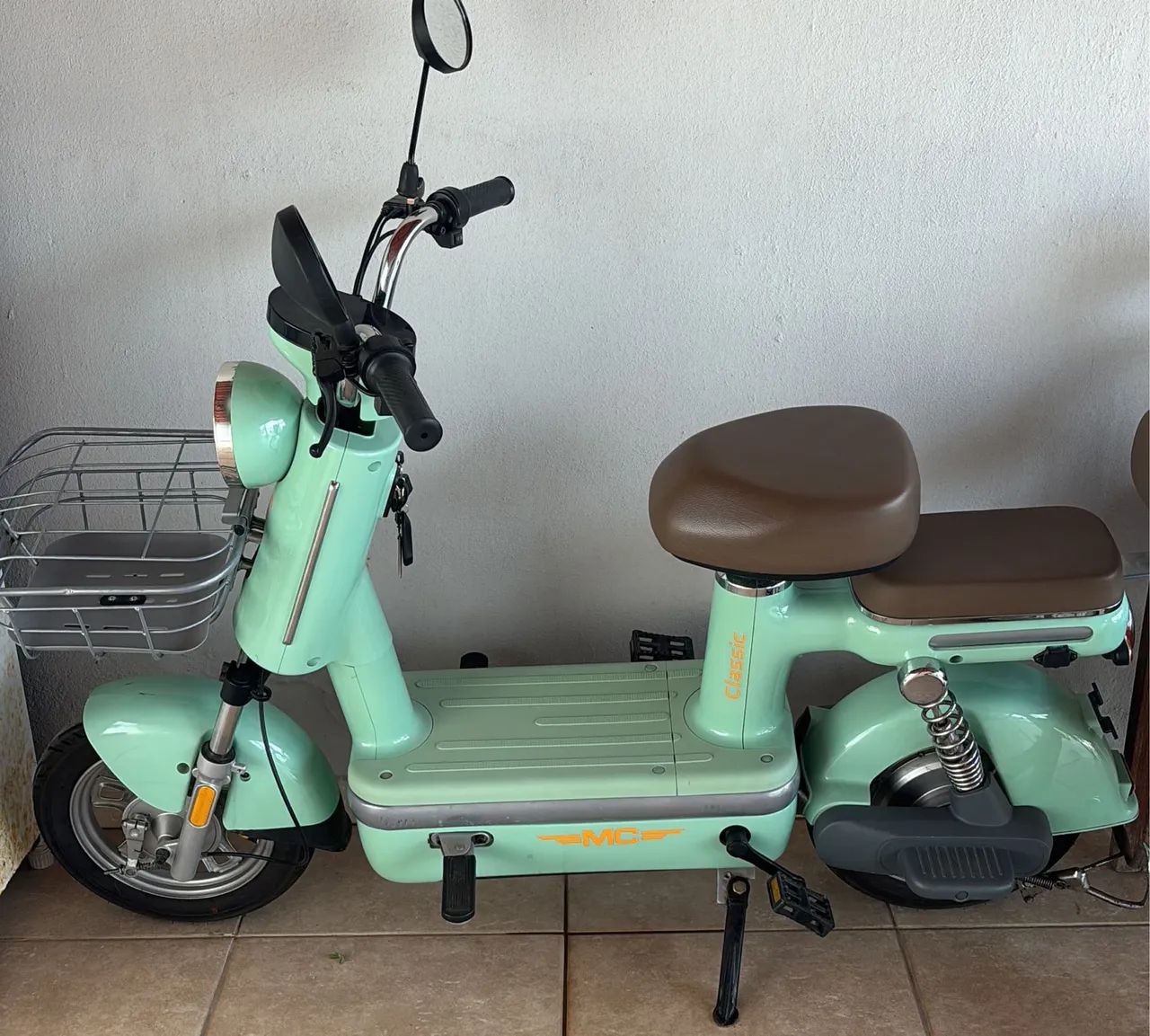 Vendo Motinha elétrica moto chef retrô 