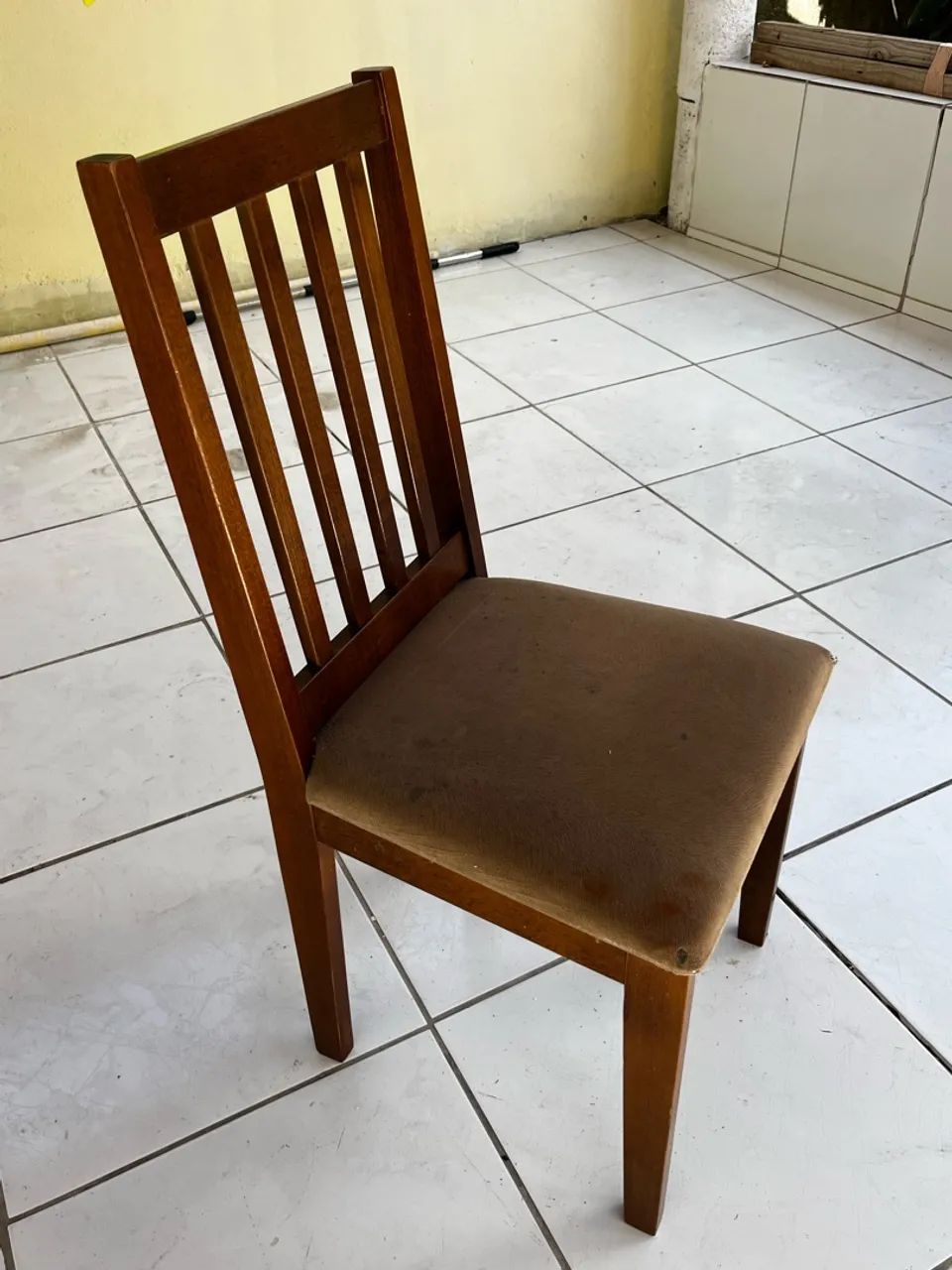 Cadeira de madeira 
