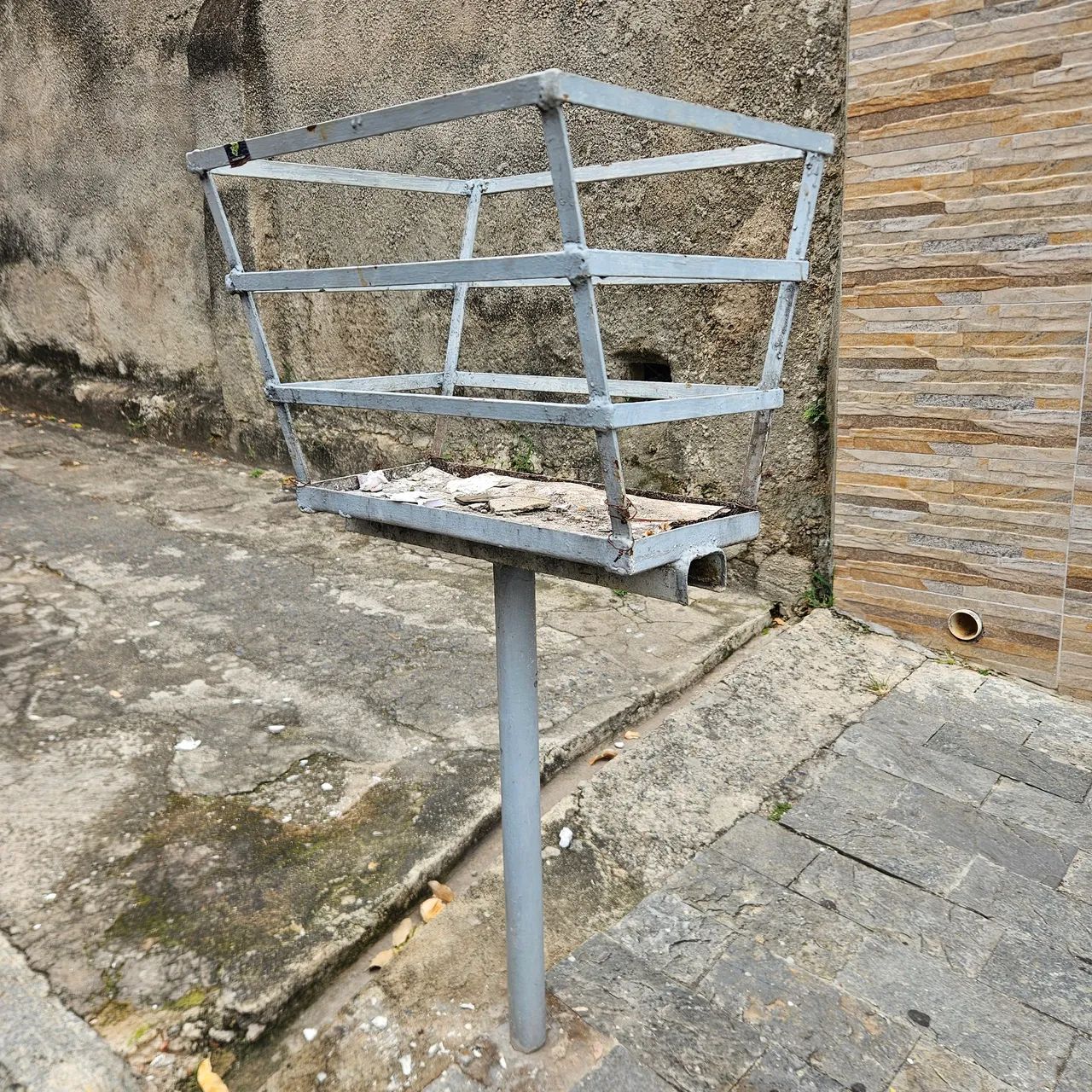 Lixeira de ferro para calçada/rua