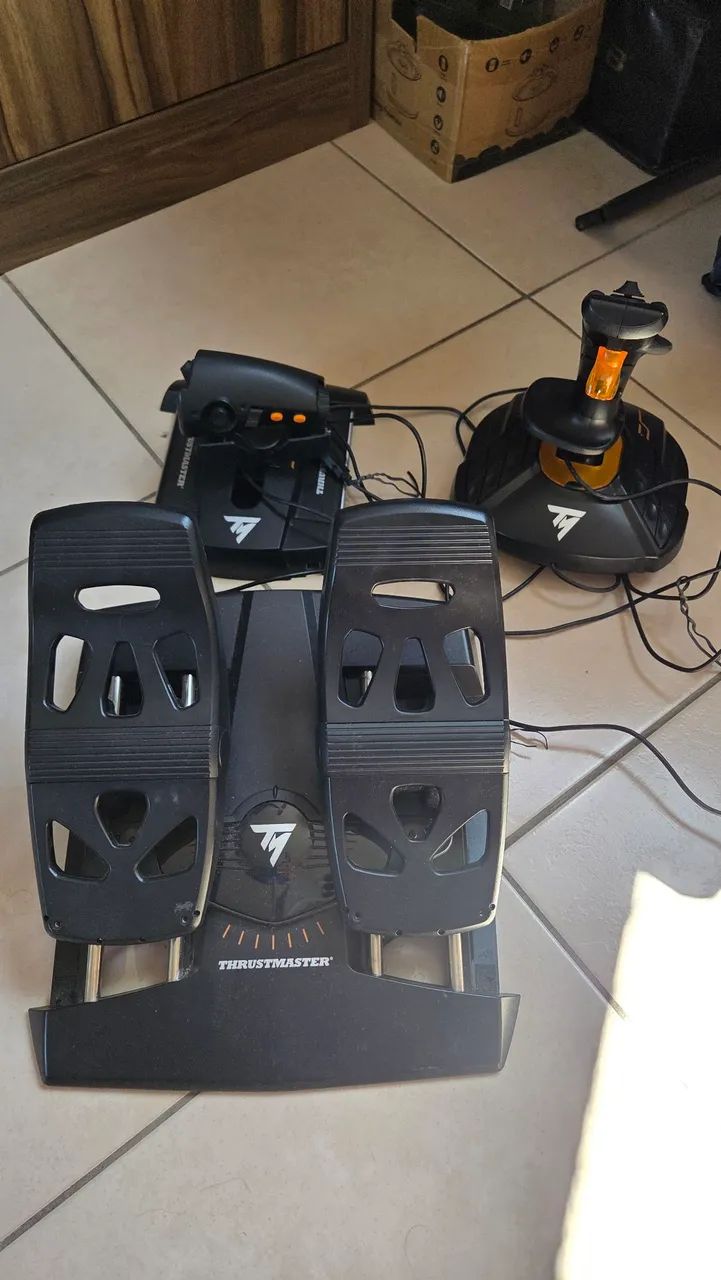 Kit manche pedais Thrustmaster T-16000M Flight Simulator
