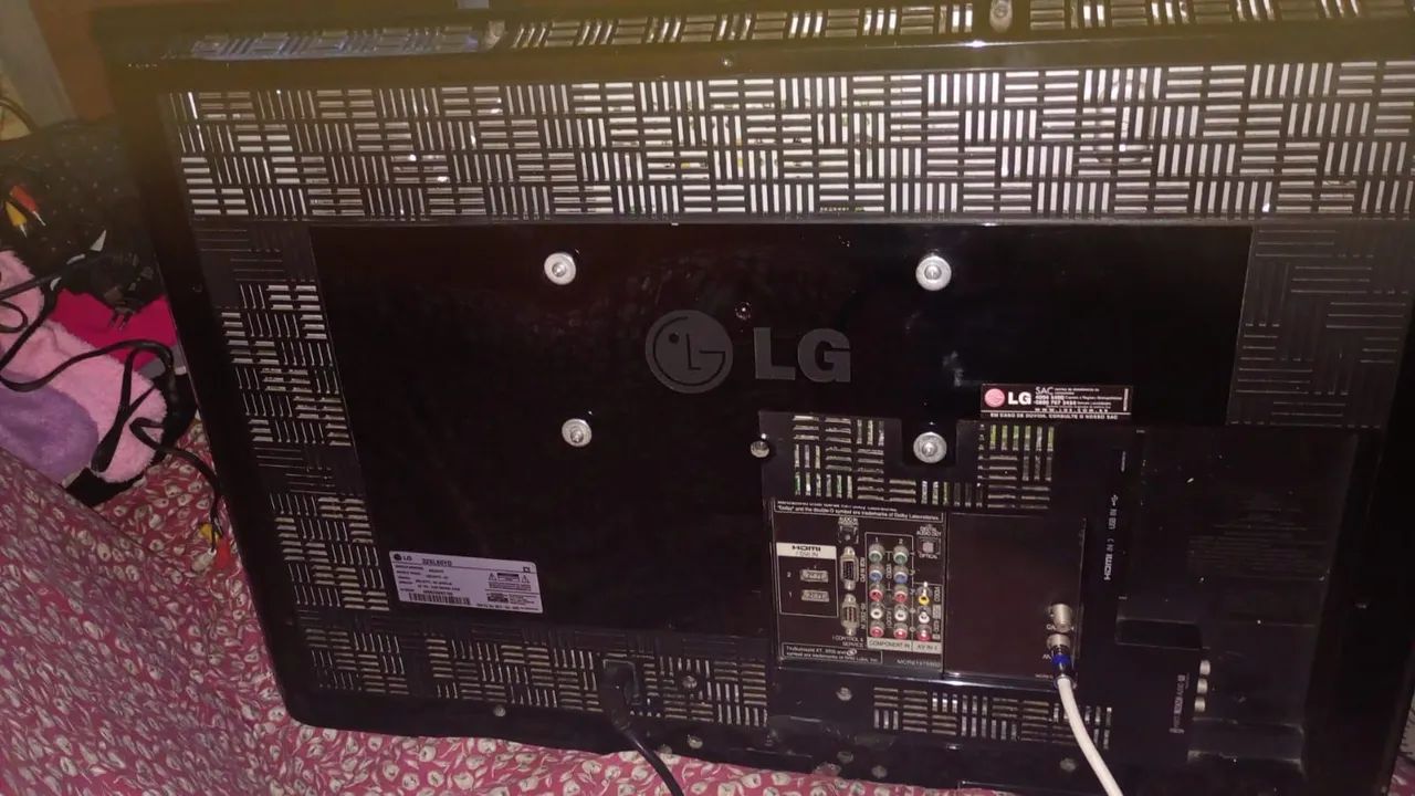 VENDO TV 32 POLEGADAS,LCD, FUNCIONANDO TUDO,(NÃO É SMART)MAS C APARELHO PEGA TUDO...FOTOS  - Foto 2