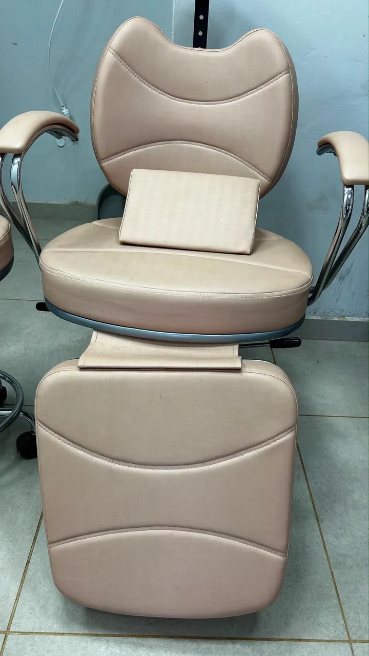 Cadeira profissional ergonômica + Banco auxiliar