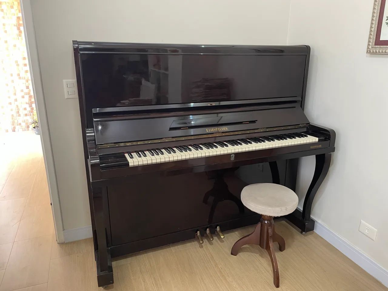 Piano Essenfelder em ótimo estado e com som lindo! - Foto 3