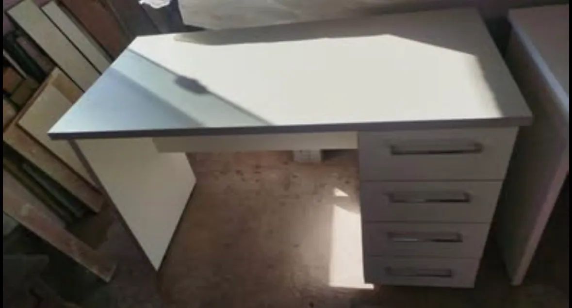 Vendo mesa escrivaninha 