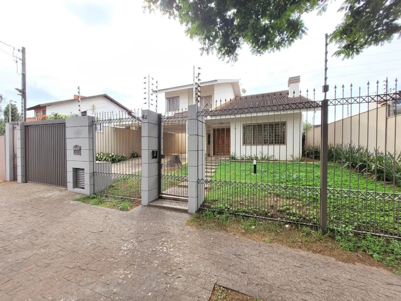 Casa para alugar em Maringá, Zona 04, com 4 suítes, com 422.02 m²