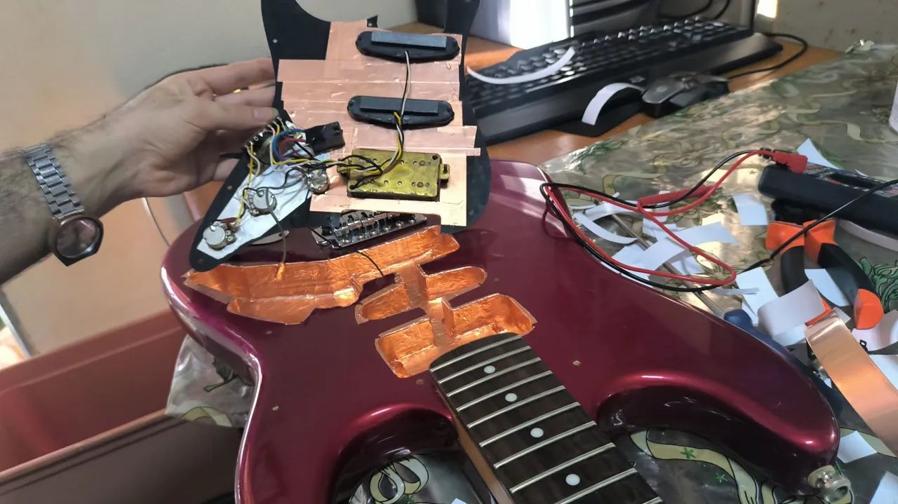 Luthier, Blindagem elétrica para instrumentos, guitarra, baixo...