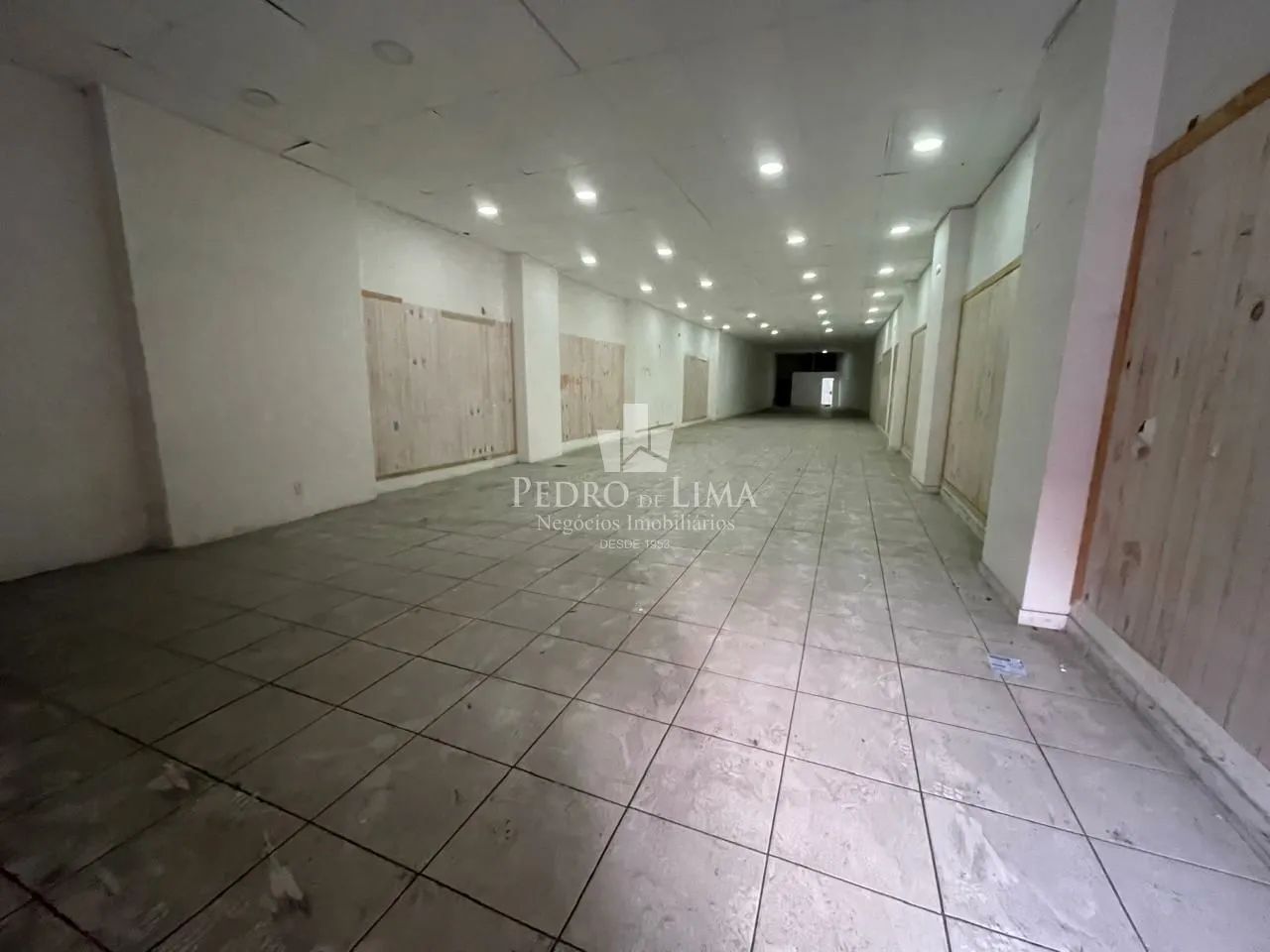 Loja 360m² no centro da Penha, 160m do Shopping, Ótimo Ponto Comercial