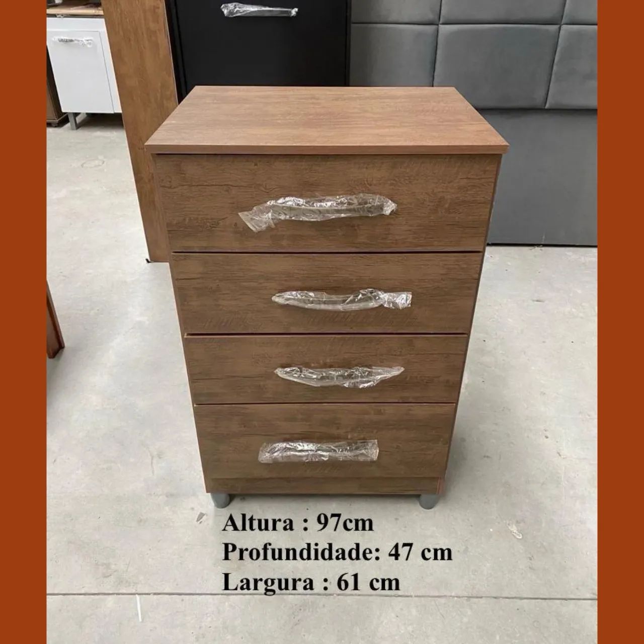 Cômoda com 4 gavetas - entrego 