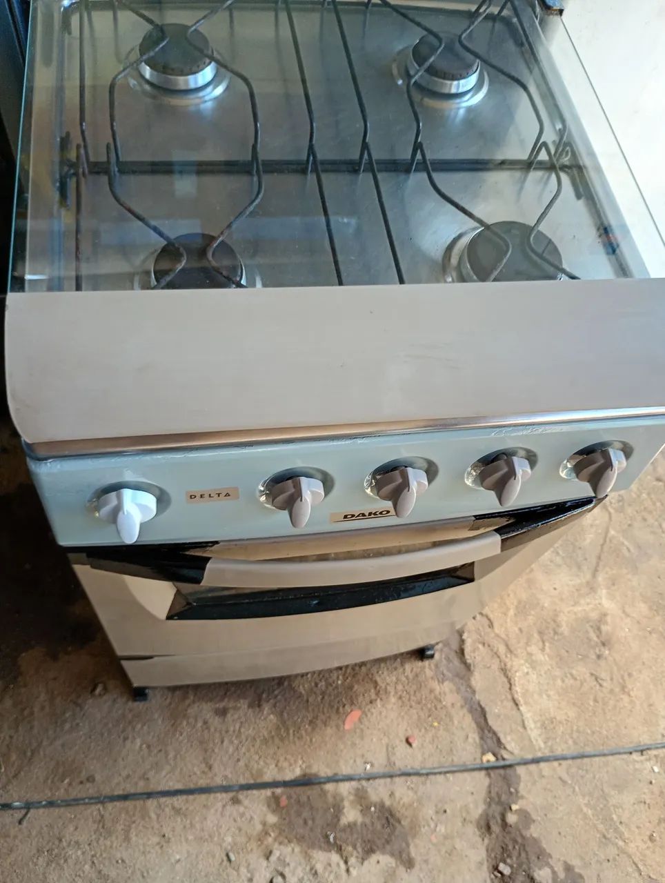 Fogão 4bocas não e automático 