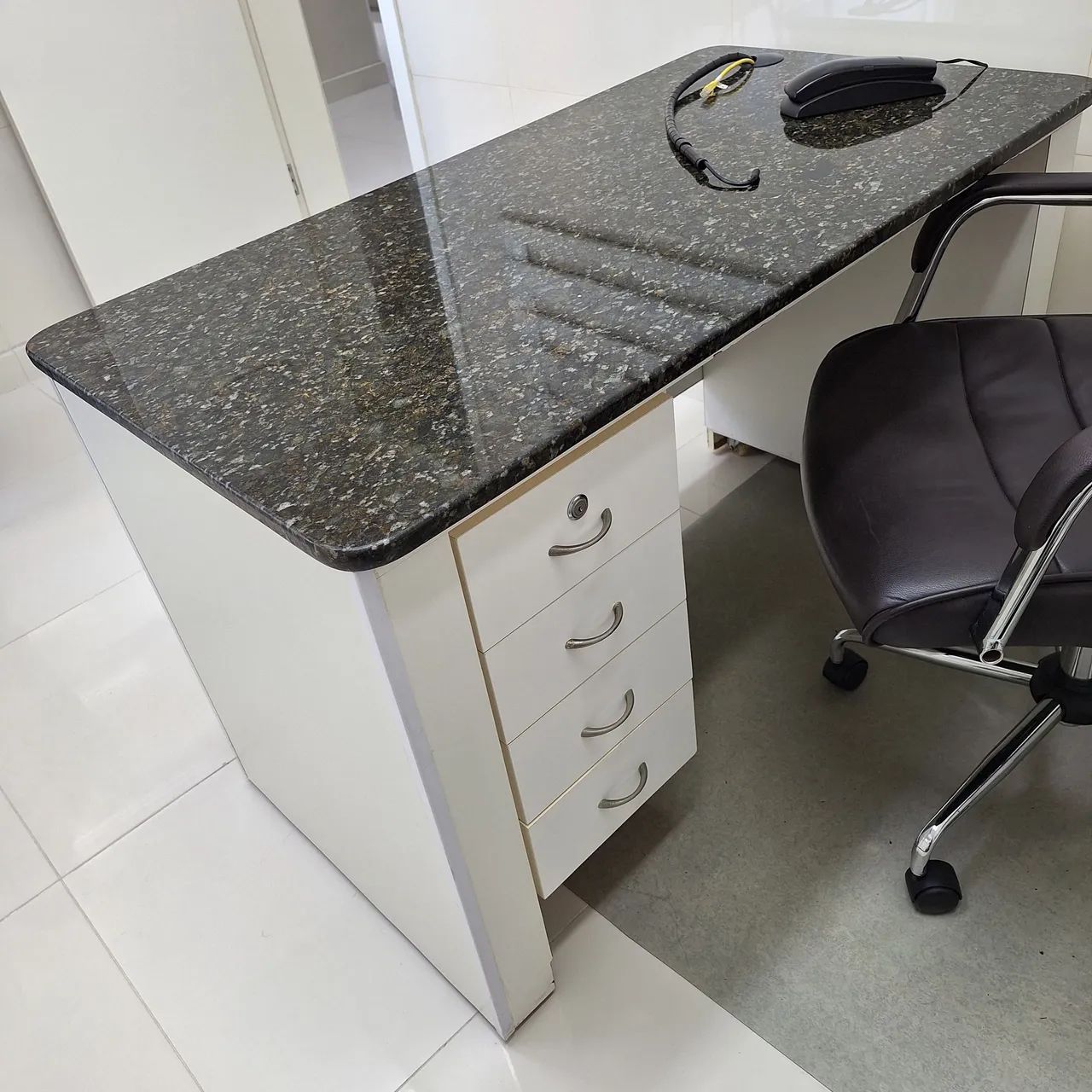 Mesa escritório com cadeira rodízio  - Foto 4