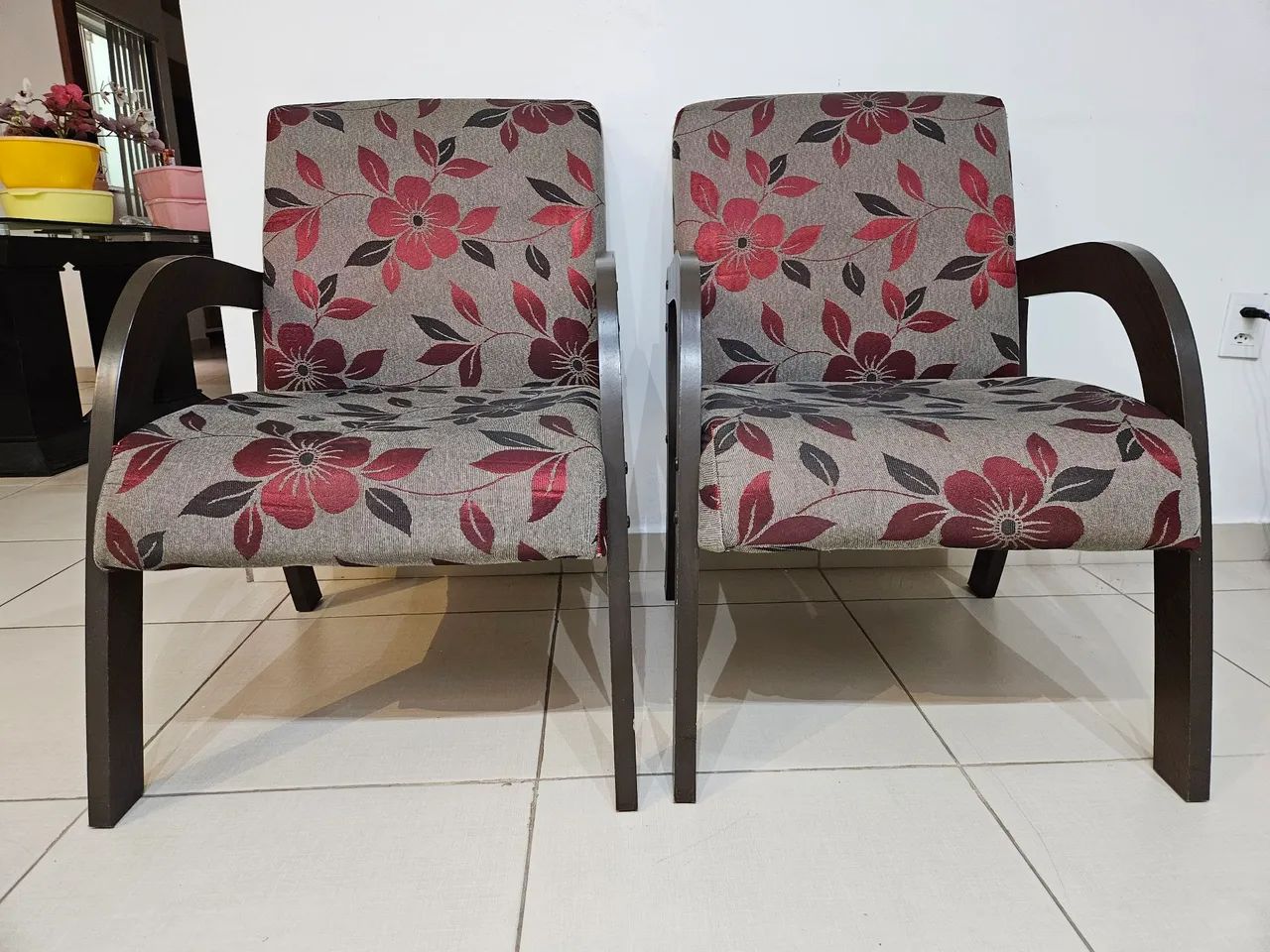 Poltronas Lindas-R$ 280,00 cada unidade.