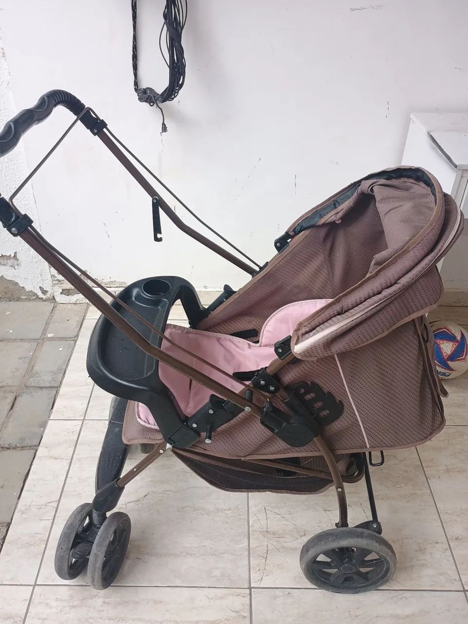 Carrinho de bebê com bebê conforto  - Foto 2