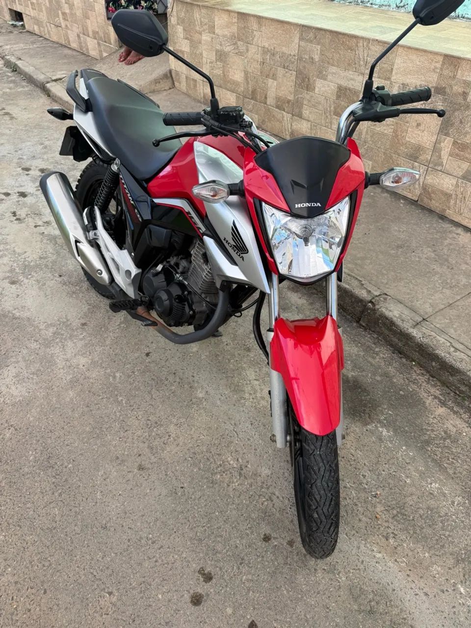 Titan 160