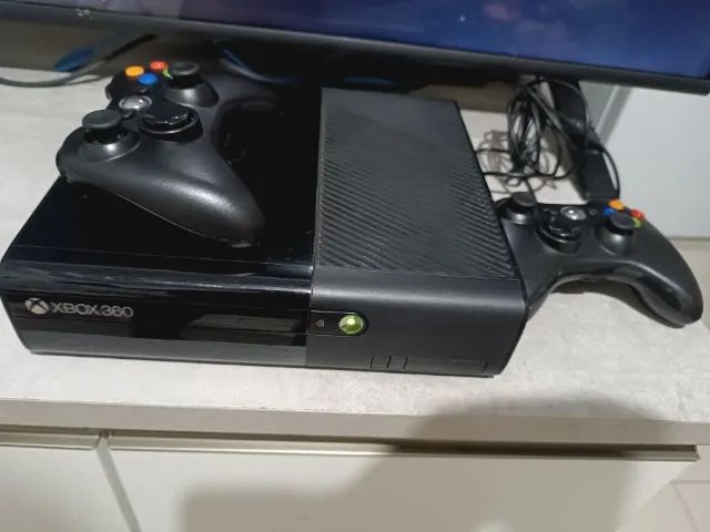 Xbox 360 com 2 controles bloqueado 
