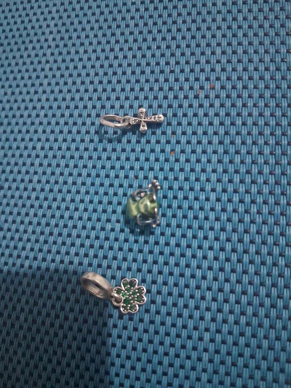 Pulseira Pandora fecho de coração 23cm com trava e berloques - Foto 3