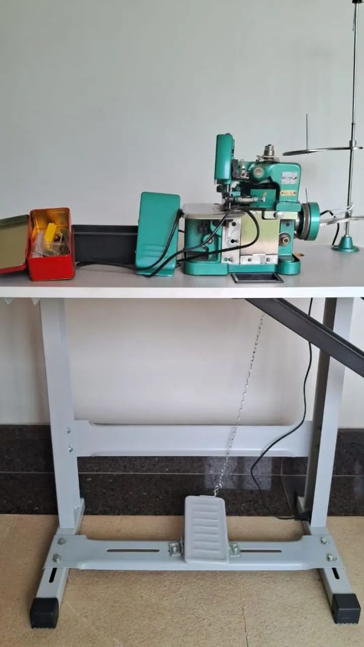 Máquina Overlock 