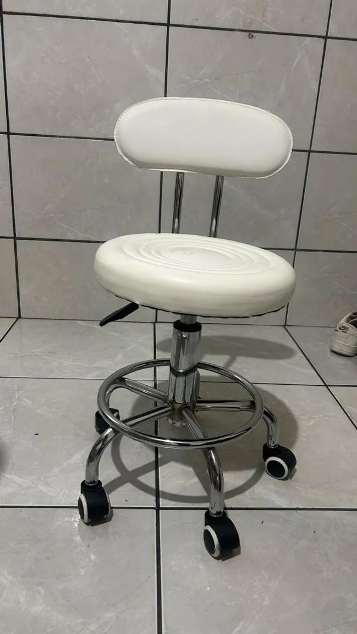 Vendo cadeira e ring light 600 aceito propostas 