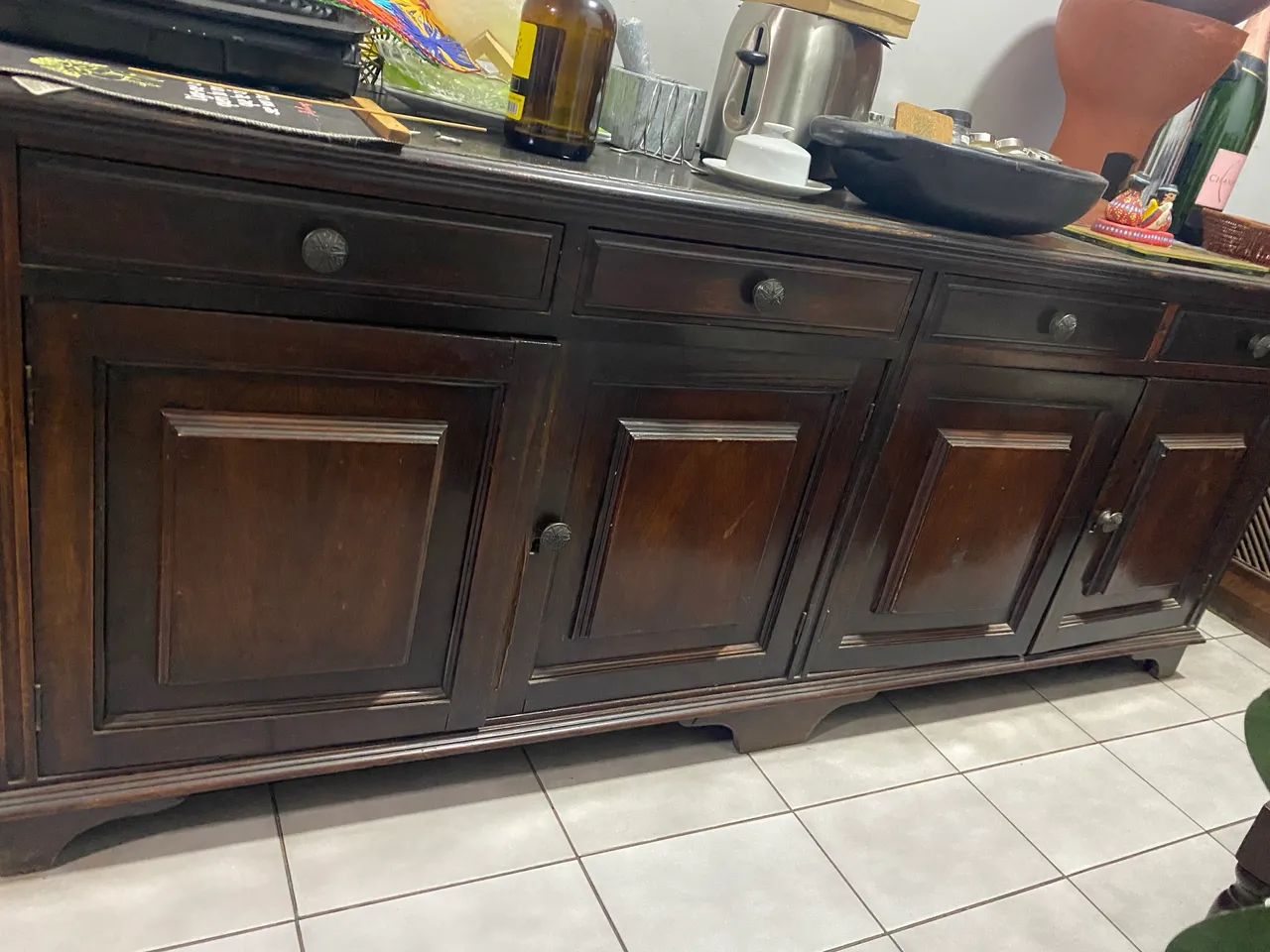 Vendo aparador com 4 portas e 4 gavetas, móvel antigo,. 