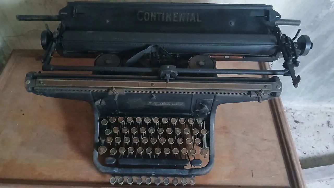 Máquina de escrever antiga 