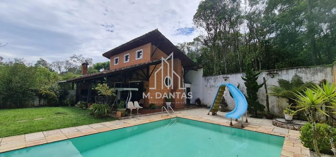 Sitio 2.400m² 04 quartos 06 vagas em Parelheiros