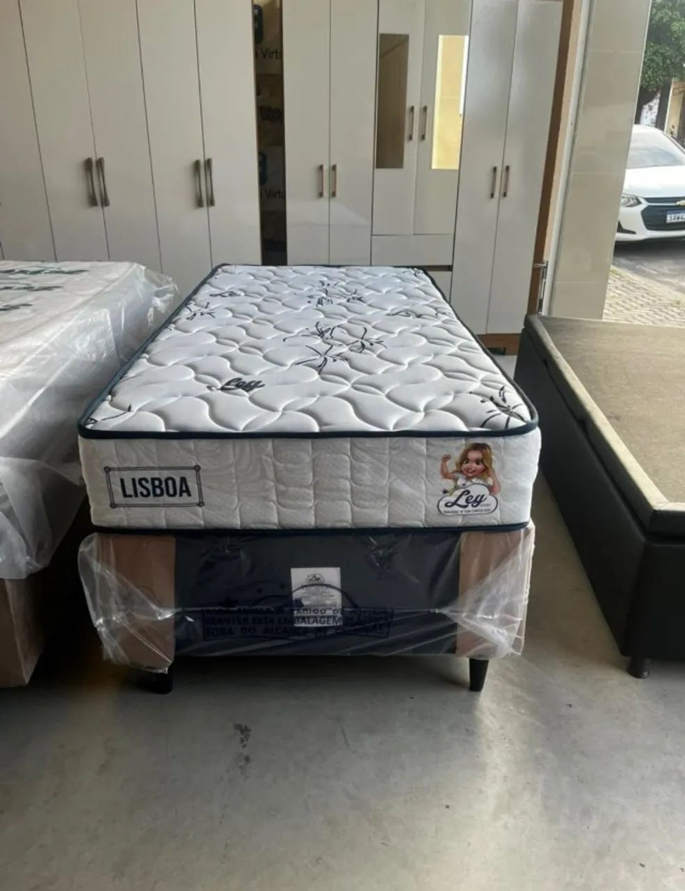 Conjunto Box Solteiro Lisboa Branco com Azul: Elegância, Conforto e Tecnologia