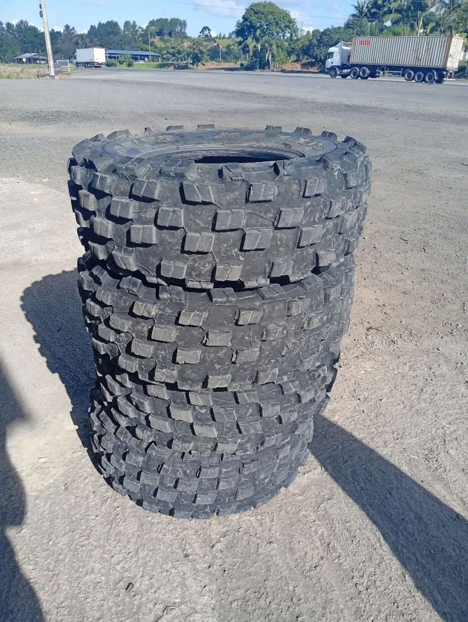 275/70/R16 - Peças para carros, vans e utilitários - Aterrado