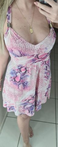 Vestido em malha com estampa rosada e frente unica. Tam M - Foto 2