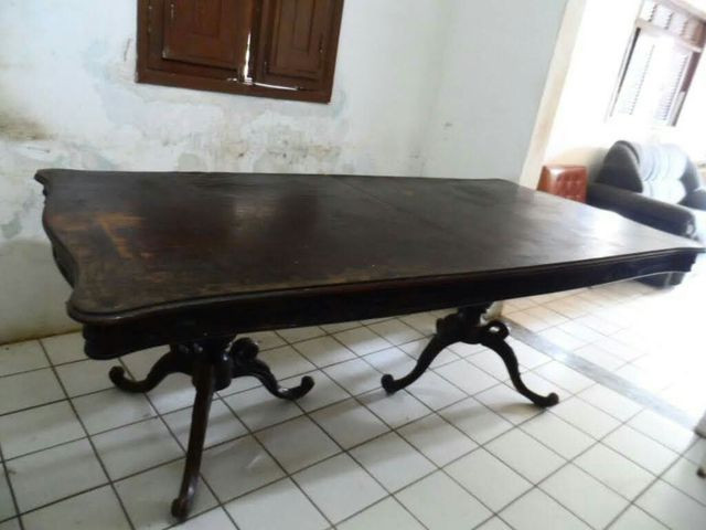 Mesa orignal em madeira maciça - Foto 4