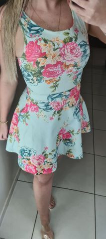 Vestido floral com fundo azul em neoprene! Tam único (36 a 40) - Foto 2
