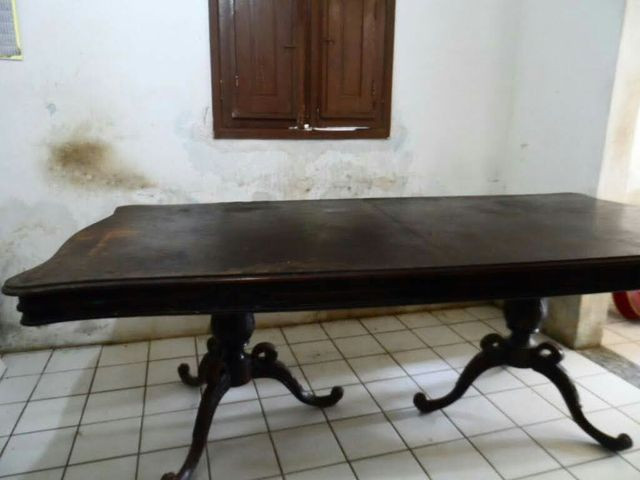 Mesa orignal em madeira maciça - Foto 6