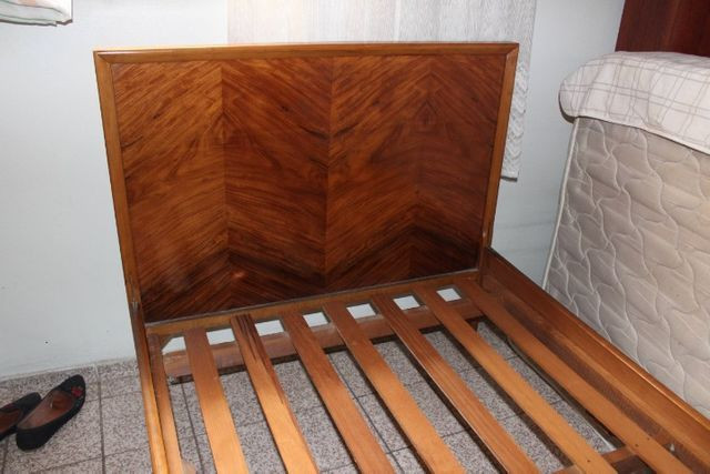 Cama de Solteiro em MDF Marrom 88cm x 95cm x 190cm