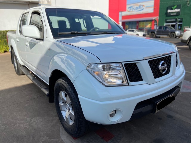 NISSAN FRONTIER XE