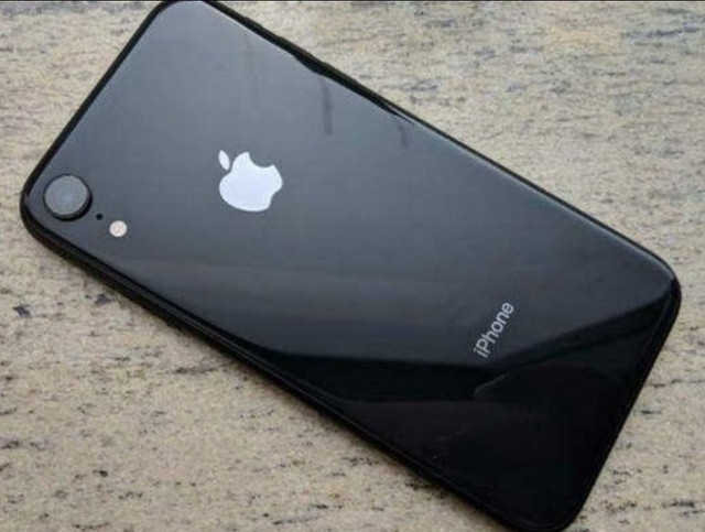 iPhone XR Black 64 GB!!