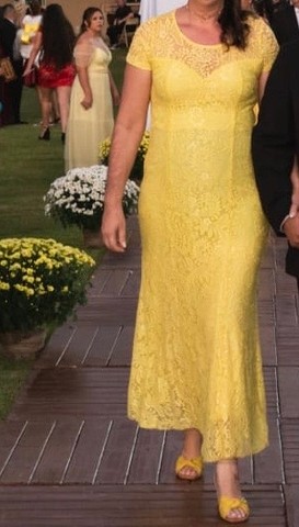 Vestido longo de Renda amarelo 