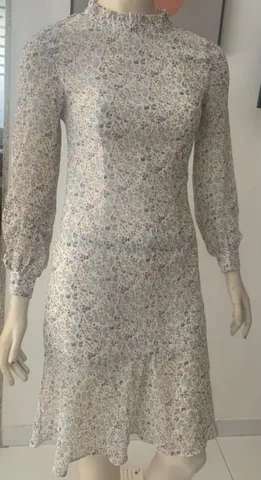 SHEIN Plus vestido de renda simulada com decote alto e bainha