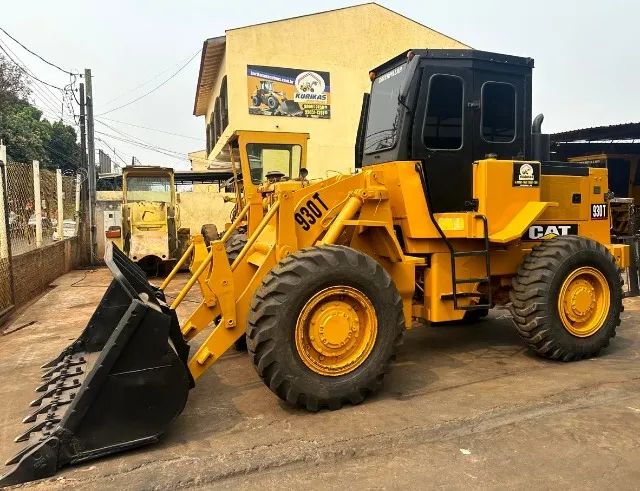 Pá Carregadeira 930T ano 94