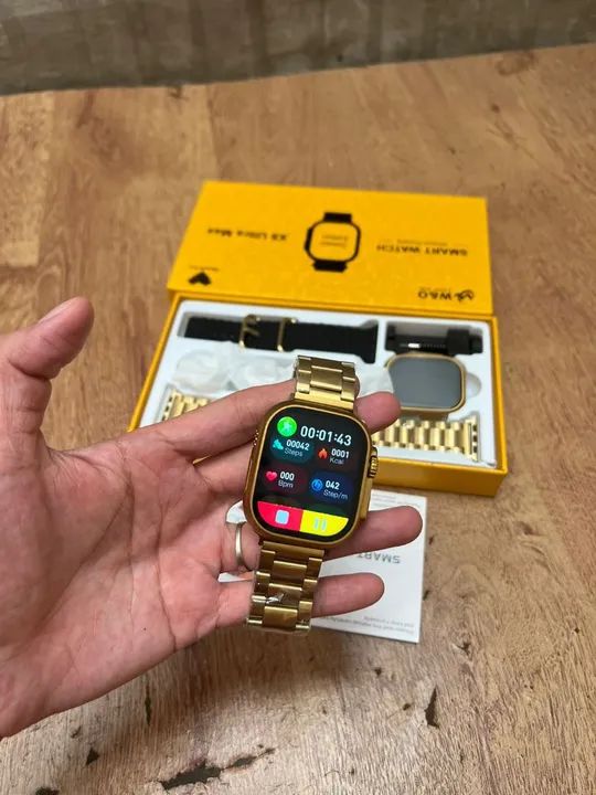 RELÓGIO MODELO SMARTWATCH PULSEIRAS DOURADA E VAI UMA PULSEIRA DE BORRACHA TB