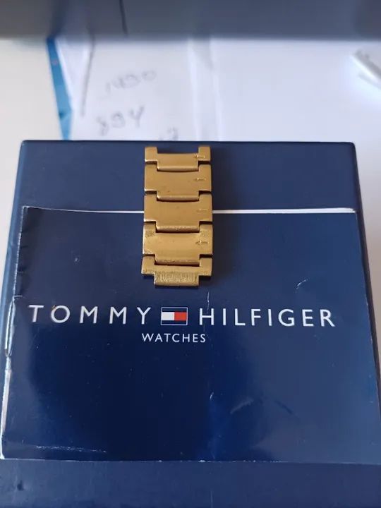 Relógio Tommy Hilfiger, dourado, usado, preservado, original, funcionando perfeitamente! - Foto 2